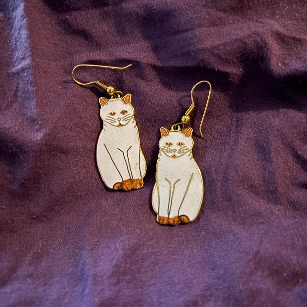 Vintage, Like New, Enamel, White Cat, Earrings